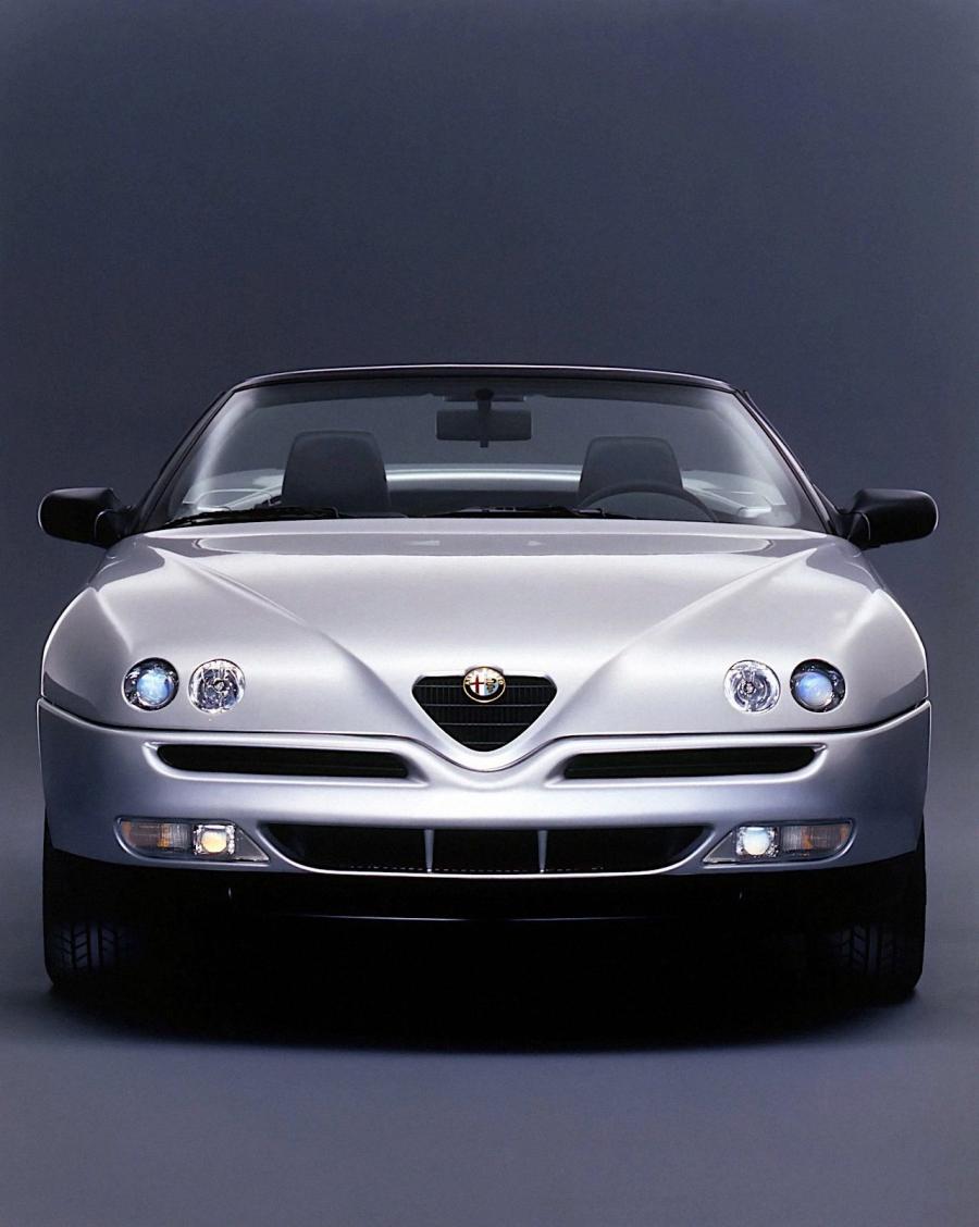  Alfa Romeo Spider (916S) 1995 года  (фото 18 из 26)